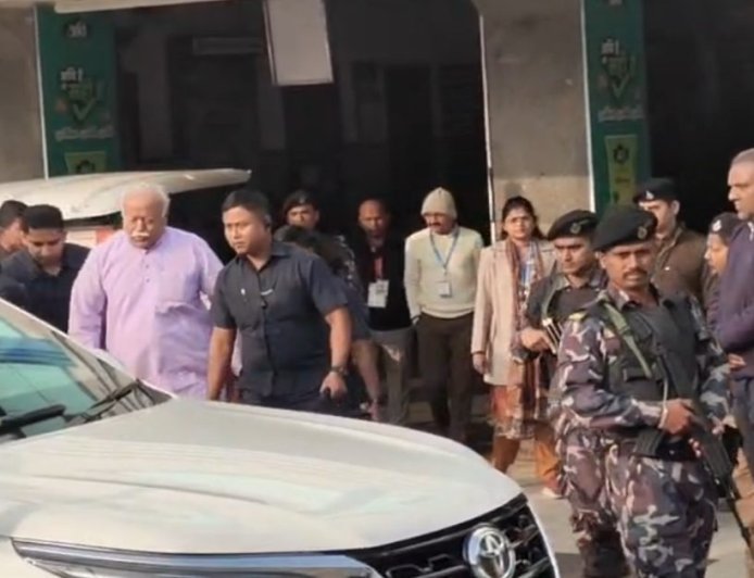 इंदौर पहुंचे मोहन भागवत, खरगोन जिले के कसरावद में करेंगे विशेष संबोधन